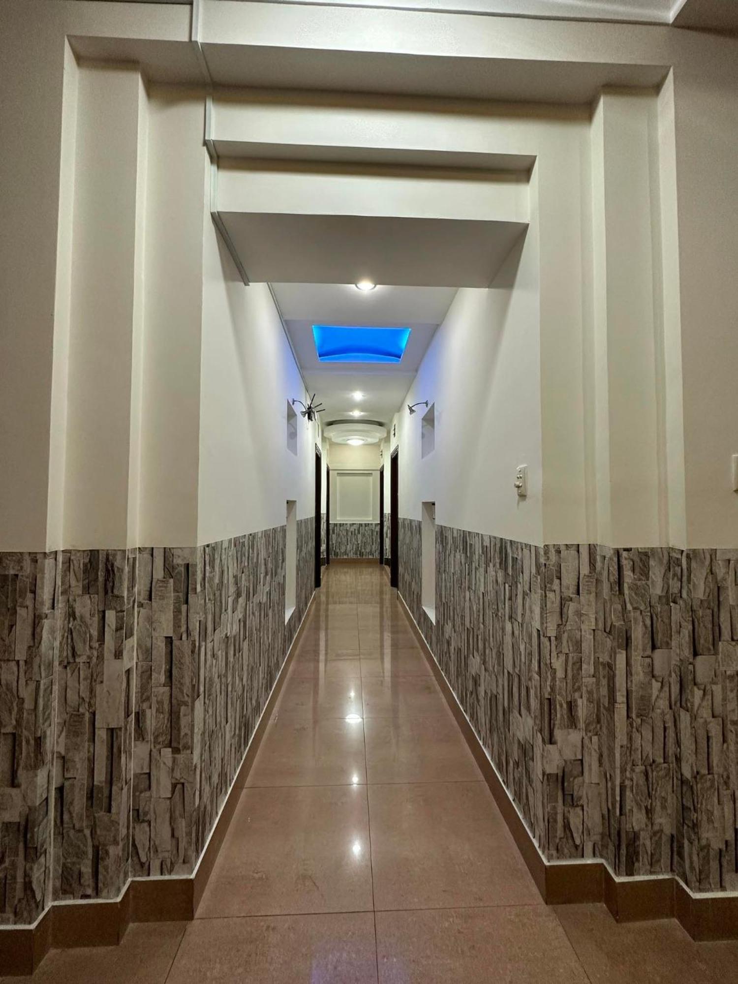 Nhà khách Comfort In Quan 5 *